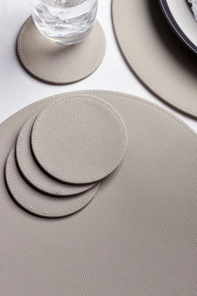 Next Platzset 4 Untersetzer und 4 Tischsets, 8er-Pack, Beige Kunstleder - Bild 3