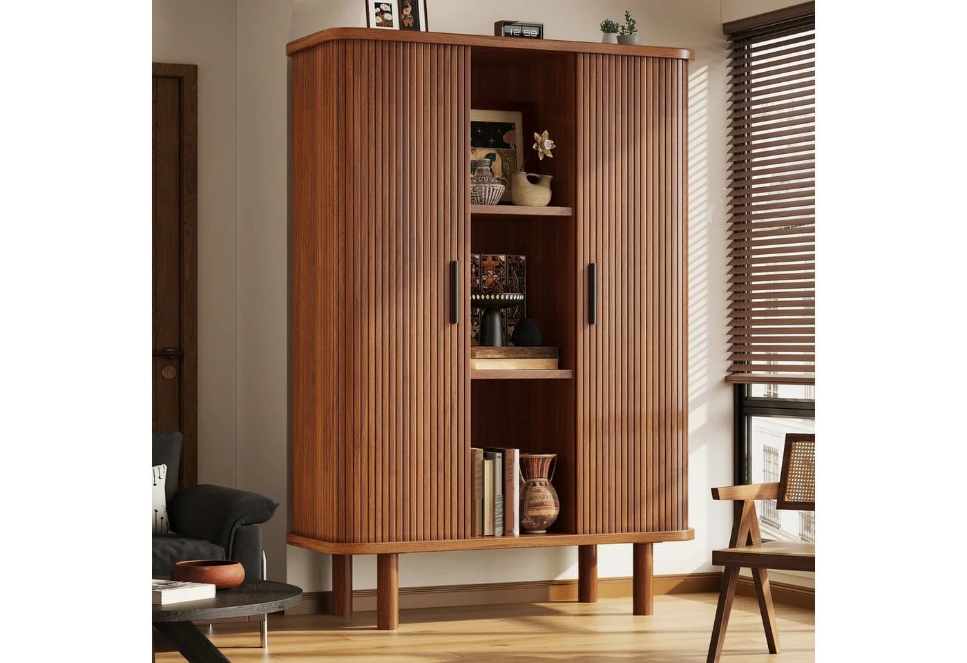 Flieks Hochschrank mit Schiebetüren 9 Fächer Massivholzbeine Walnussholz - Bild 2