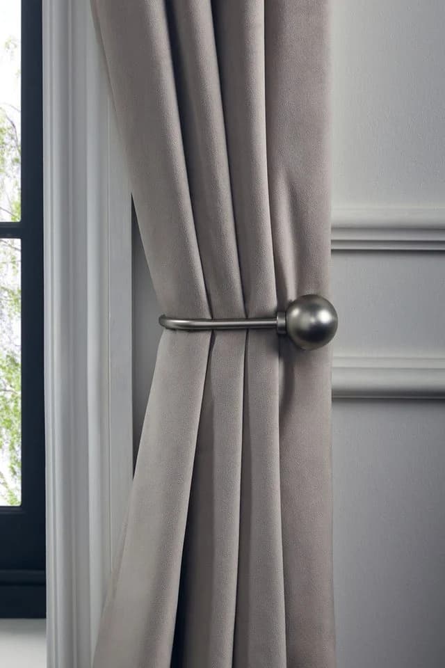 Next Raffhalter mit Kugeldesign 2er-Set Silber Metall