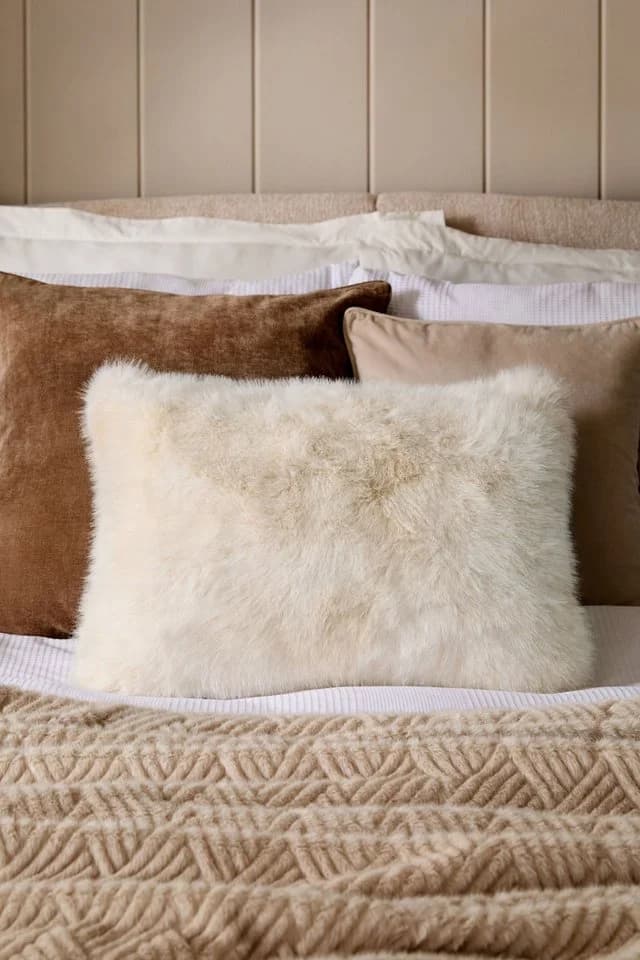 Next Dekokissen Loulou Kunstfell Ivory