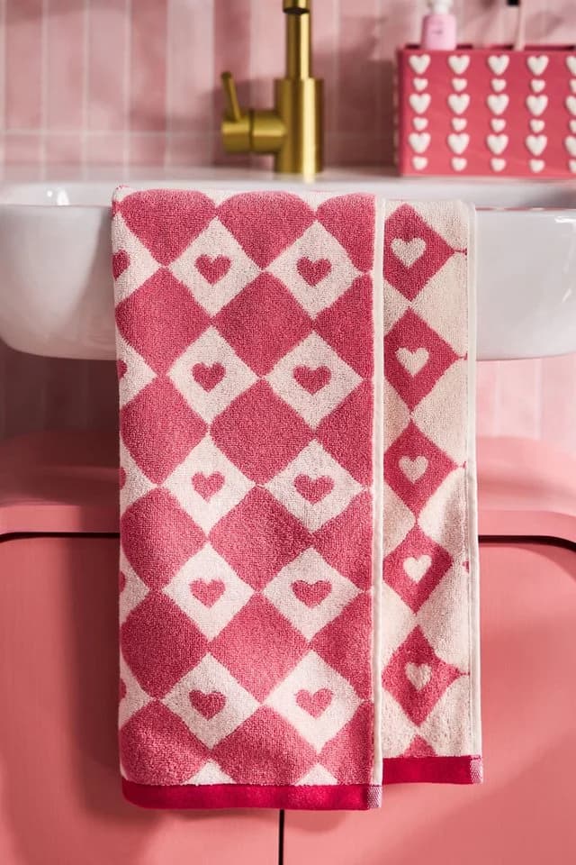 Next Handtuch Rosa mit Herzmotiv