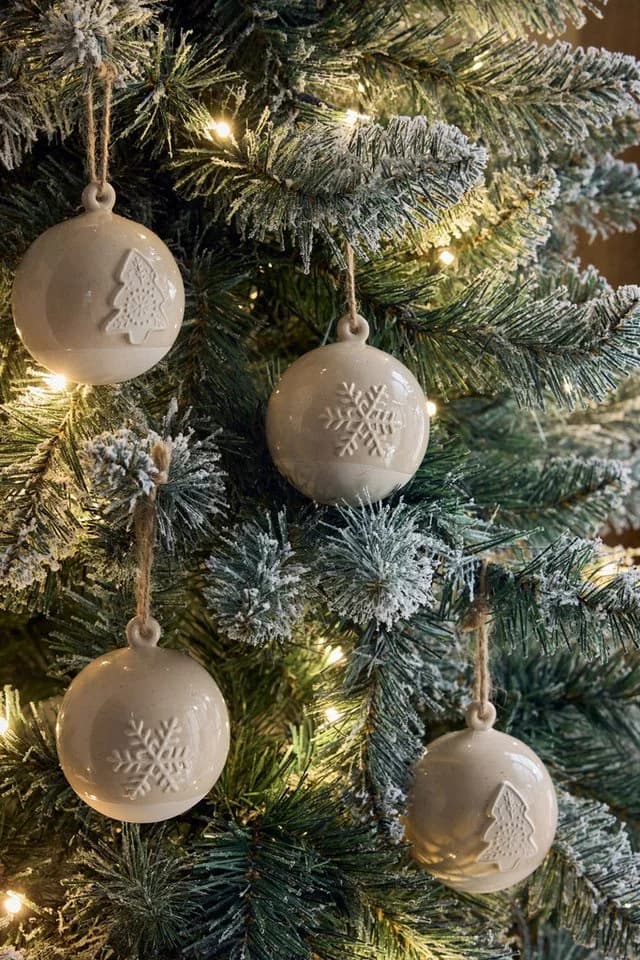 Next Dekokugel Keramik-Weihnachtskugeln 4er-Set Beige