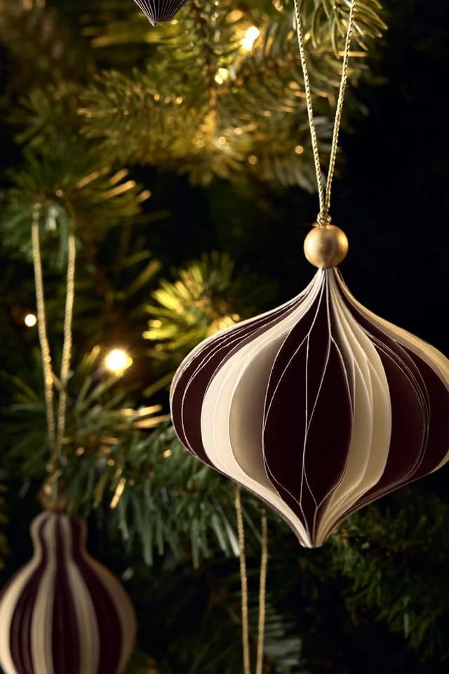 Next Dekokugel 9er-Set gestreifte Weihnachtskugeln aus Papier Braun - Bild 4