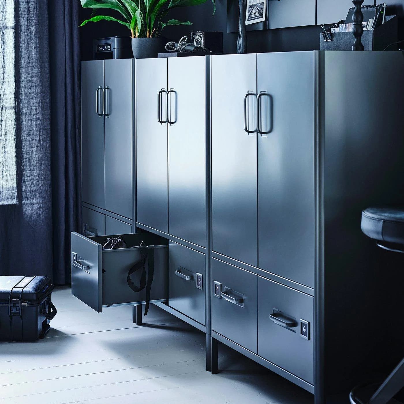 IKEA IDÅSEN Schrank mit Türen und Schubladen Dunkelgrau