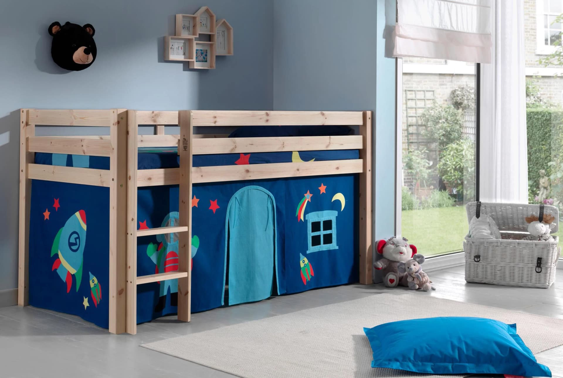 VIPACK Hochbett Pino Spielbett Kiefer massiv mit Vorhang Astronaut