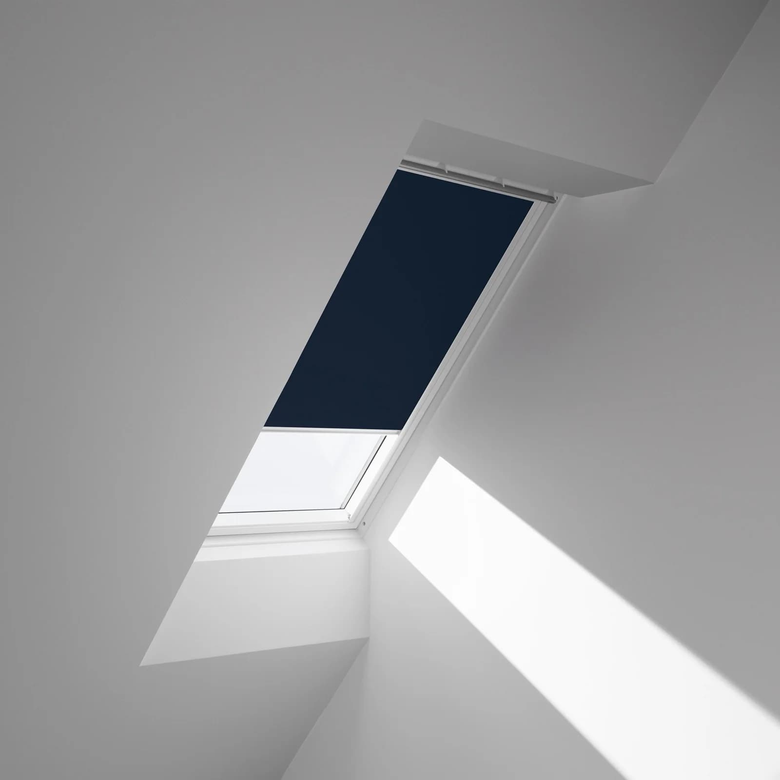 Verdunklungsrollo VELUX Dunkelblau/Weiß C02 stufenlos positionierbar Aluminium Polyester