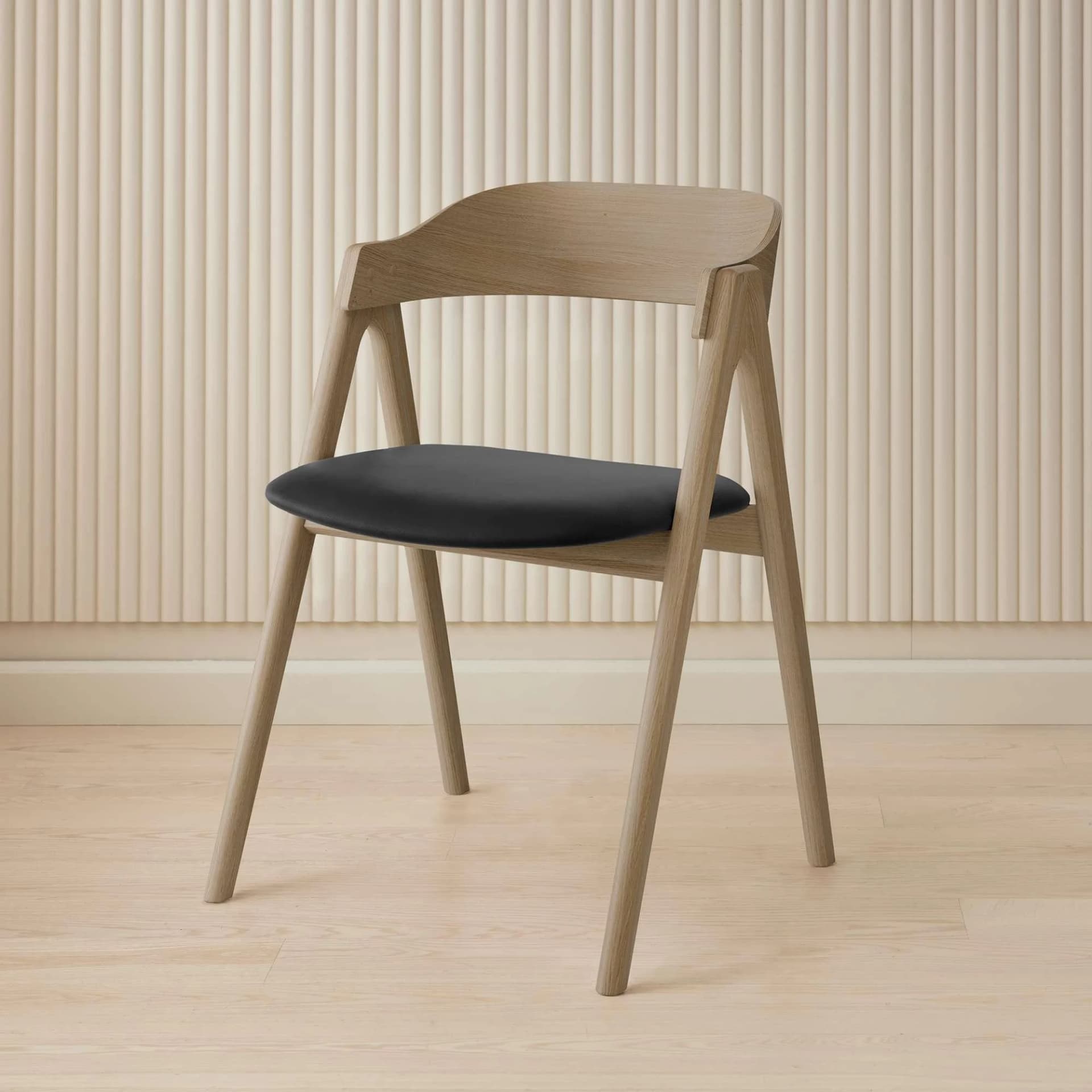 Mette by Hammel Stuhl Eiche Weiß Geölt Schwarz Leder