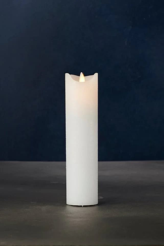 LED-Kerze aus Echtwachs und Aluminium, Weiß, Modern - Bild 2