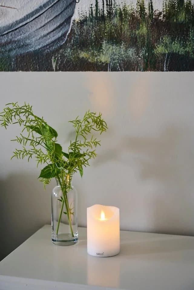 Sirius Home LED-Kerze Sara mit flackernder 3D-Flamme wiederaufladbar weiß