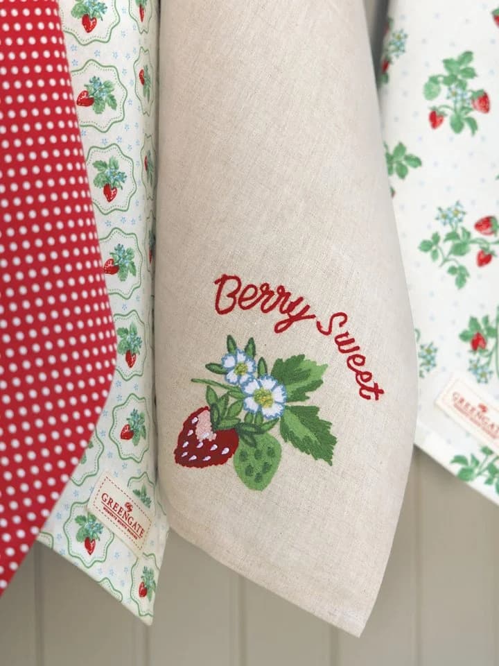 Greengate Geschirrtuch Berry Stickerei Sand 70x50cm - Bild 3