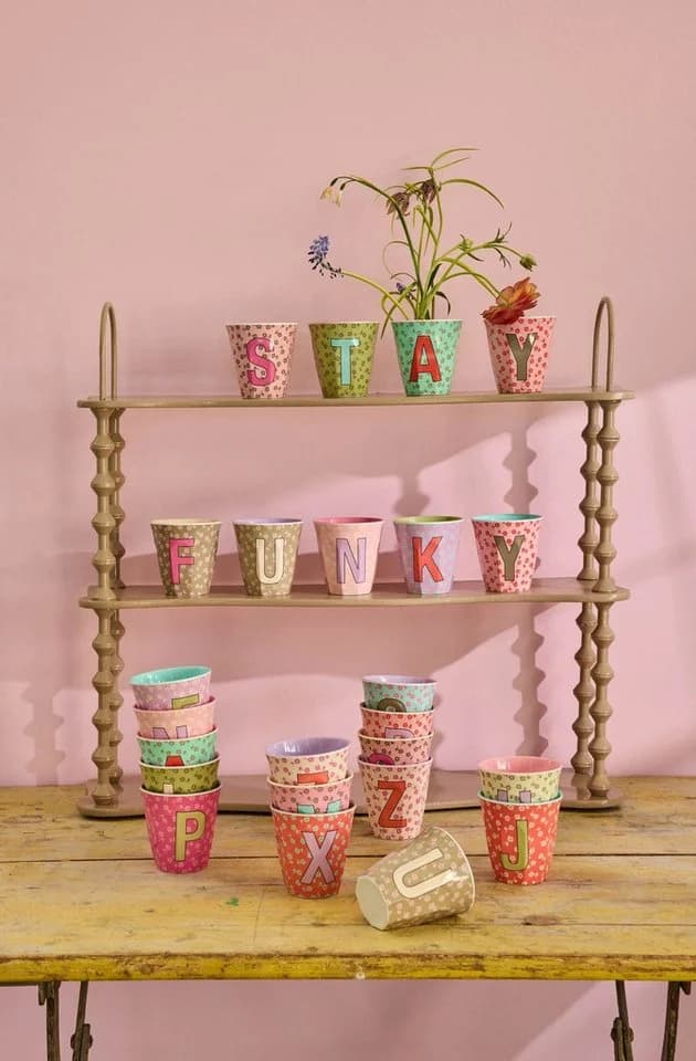 Rice Melamin Becher Buchstaben A-Z Blumen Design Bunt