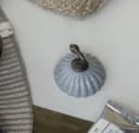 Ib Laursen Wandhaken Keramik Grau Messing Rosette Bild 1