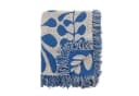 Bloomingville Decke Nevine Blau Creme Florales Muster 160x130 cm Bild 3