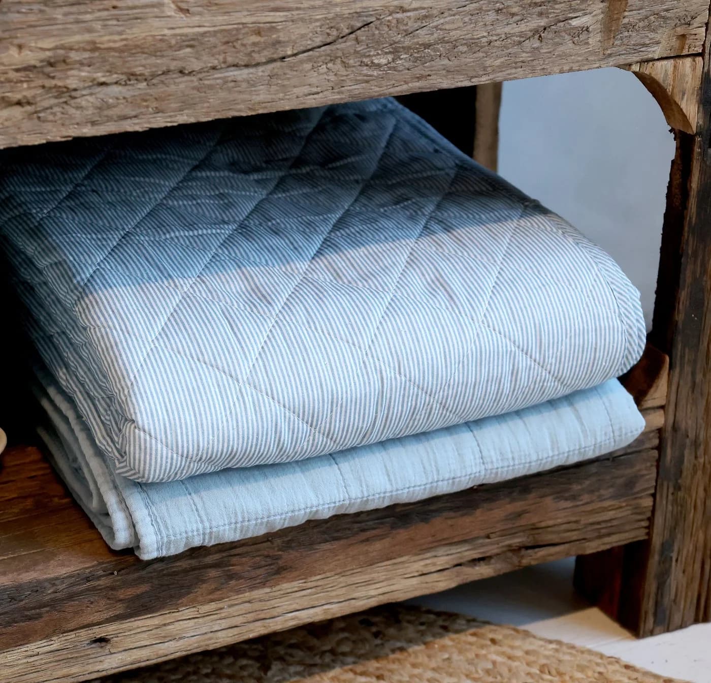 Chic Antique Tagesdecke Quilt Kuscheldecke Blau Weiß Gestreift