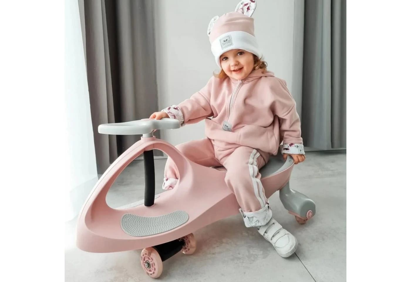 TWISTCAR Tretfahrzeug Pastelove Rosa mit leuchtenden Rädern