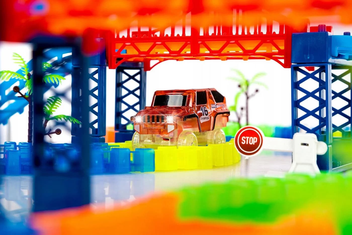 kinderplay Autorennbahn Leuchtender Rennbahn Track – Flexibel biegsam – Spielspaß für Kinder - Bild 3
