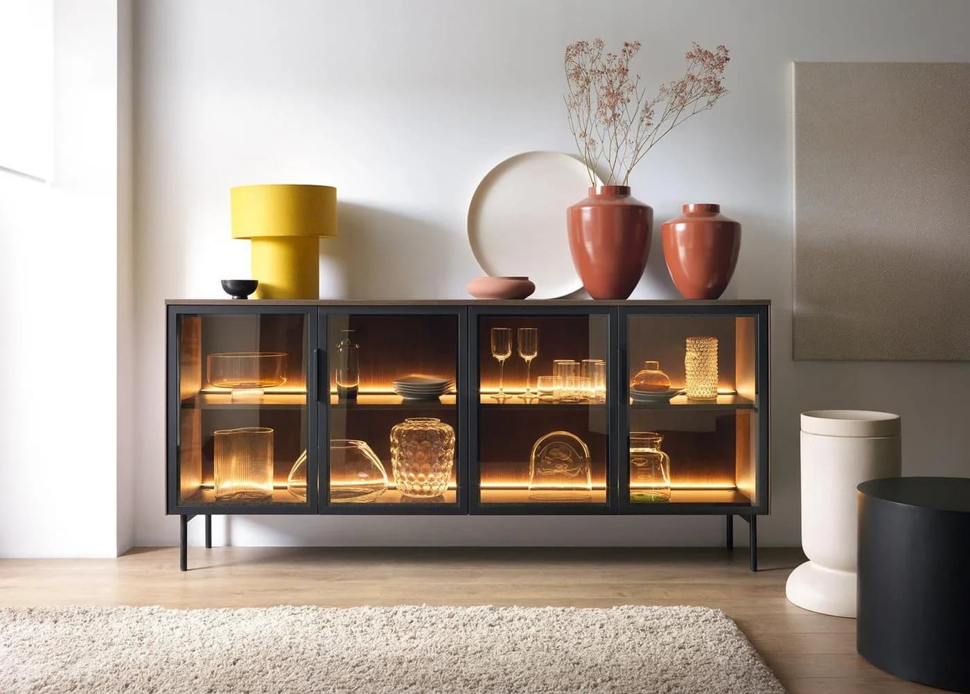 Compleo Kommode MARBELA Modern mit LED-Beleuchtung und Glasfront