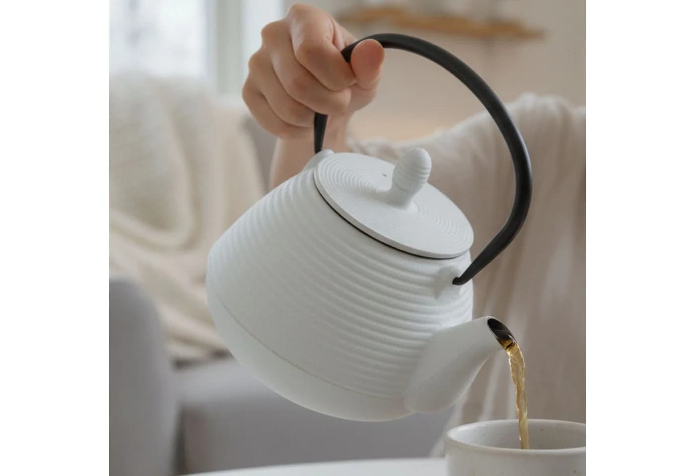 AROMELIO Teekanne aus Gusseisen mit Sieb YUKI 1000 ml Weiß - Bild 5