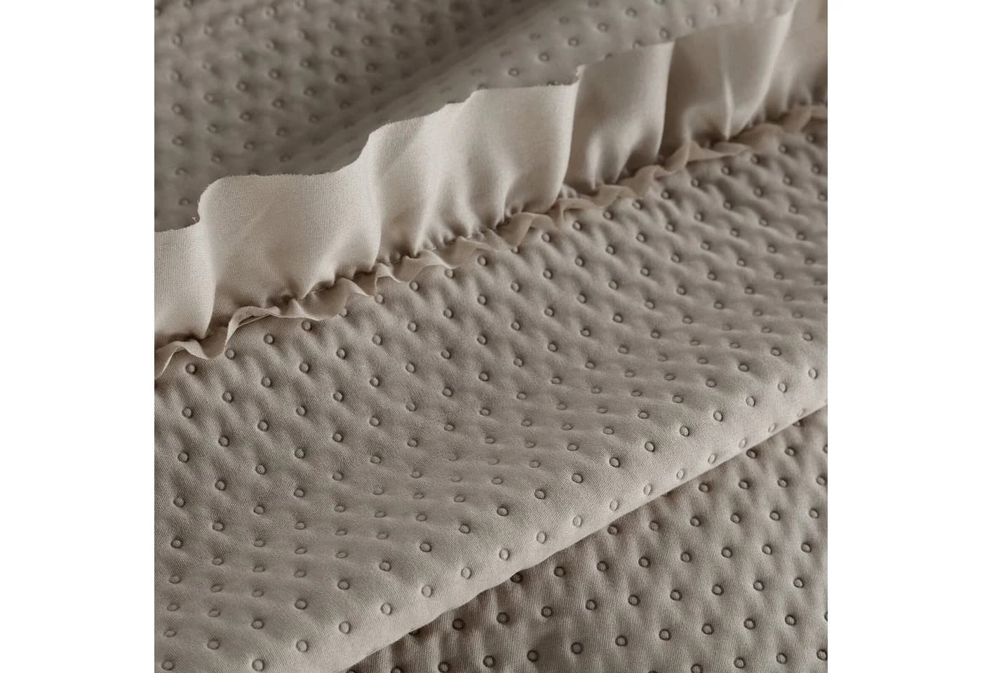 Design91 Tagesdecke Bella Rüsche Braun mit Rüschenkante