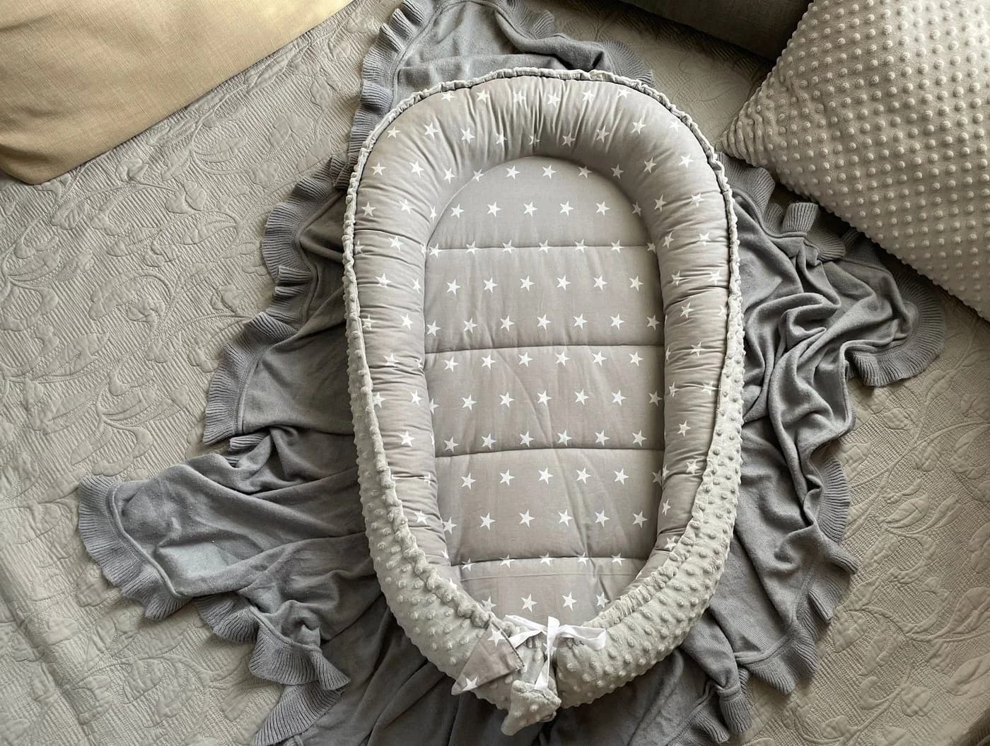 Loolay Bettnestchen MINKY/ Baumwolle Babykokon Grau Sterne - Bild 3