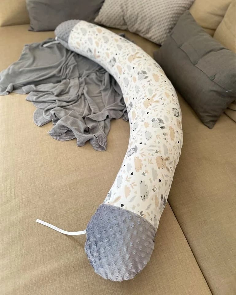 LOOLAY Stillkissen Minky Graphit/Hase Beige - Seitenschläferkissen mit Bezug - Bild 5
