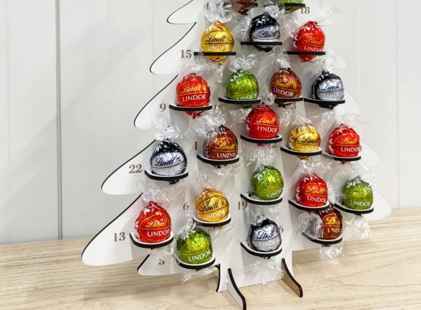 Festivalartikel Adventskalender aus Holz Tannenbaum für Pralinen