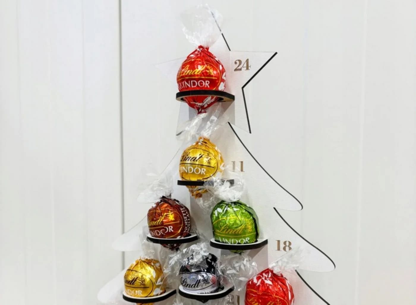 Festivalartikel Adventskalender aus Holz Tannenbaum für Pralinen - Bild 3