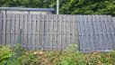 Woodtex Sichtschutzzaun Kiefernholz Grau blickdicht Bild 4