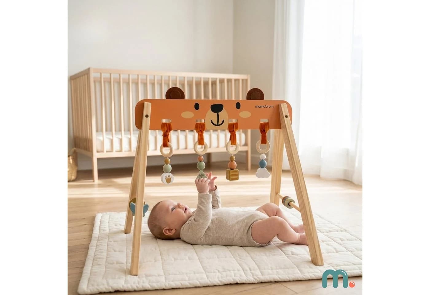 Mamabrum Baby Gym Holz Spielbogen Montessori mit Anhängern - Bild 3