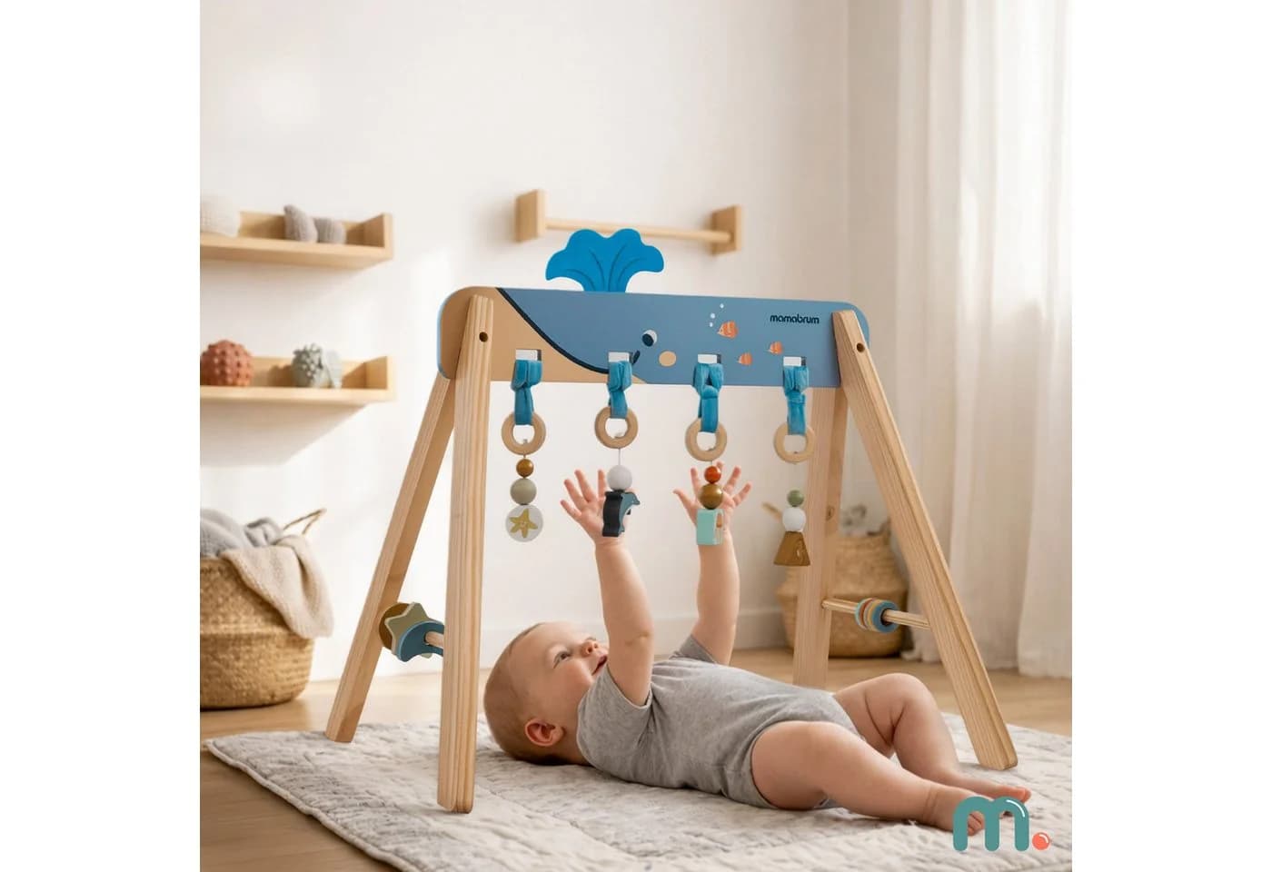 Mamabrum Baby Gym Holz Spielbogen Ozean Montessori mit Anhängern - Bild 3