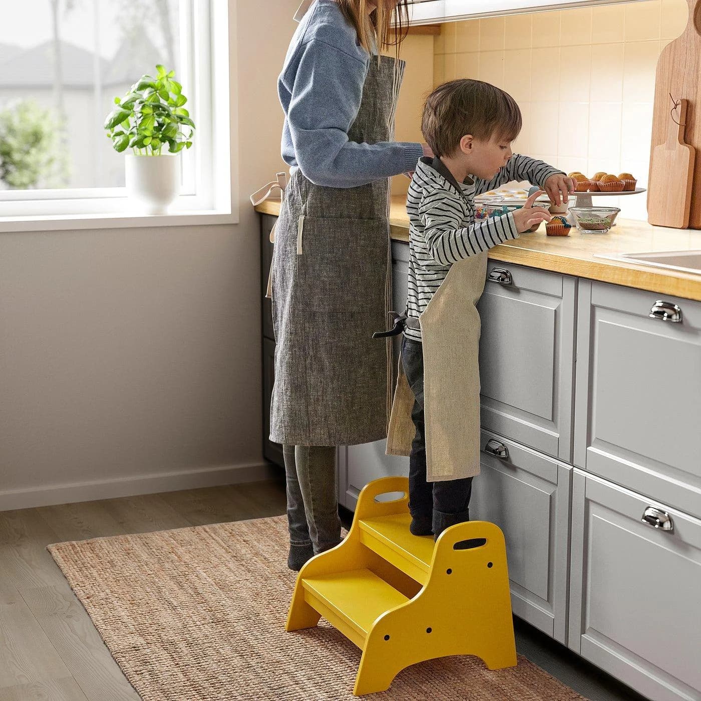 IKEA TROGEN Tritthocker für Kinder Gelb