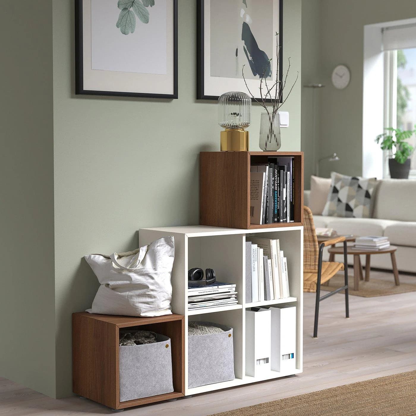 IKEA EKET Schrankkombination mit Füßen Weiß Nussbaumnachbildung