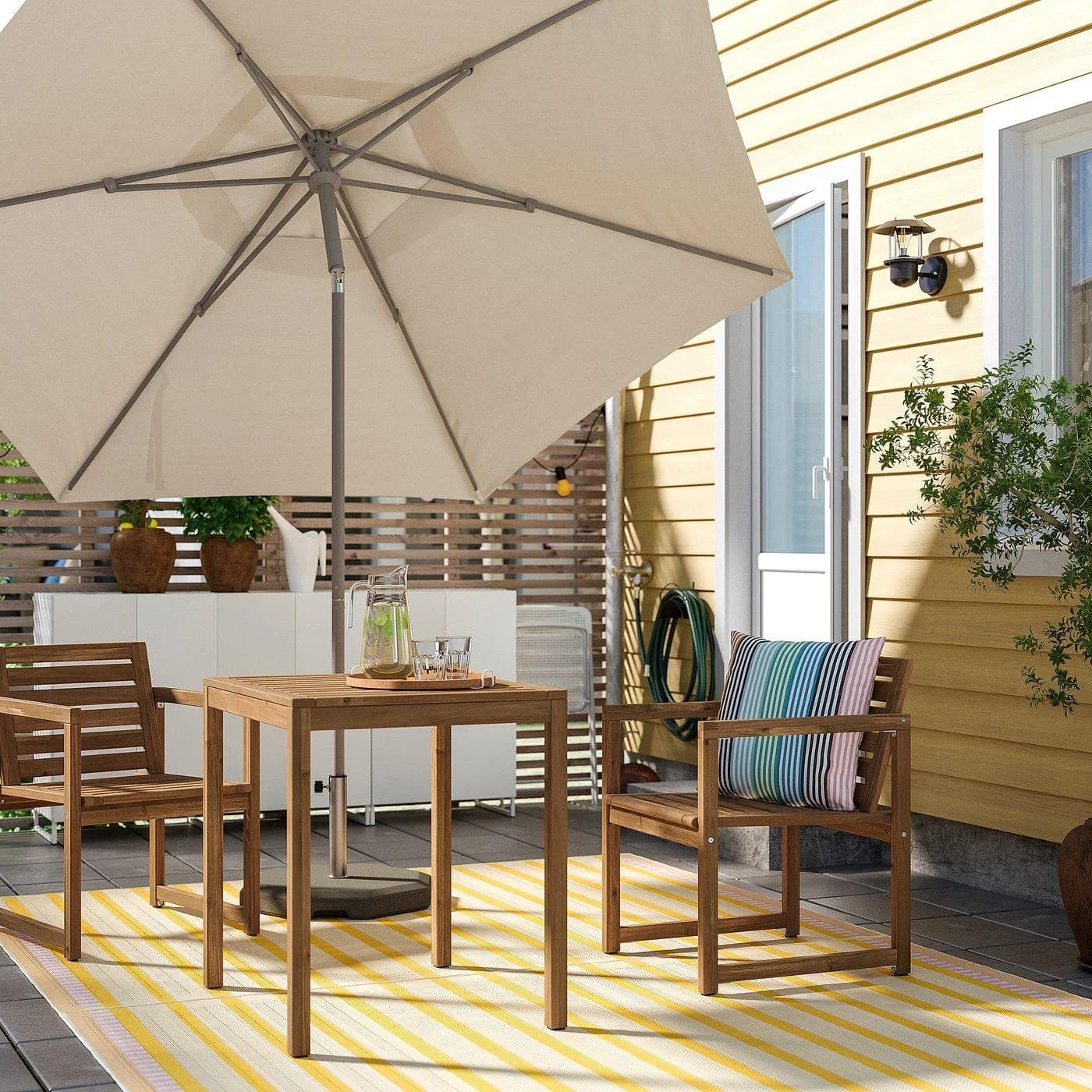 IKEA NÄMMARÖ Tisch und 2 Armlehnstühle/außen hellbraun lasiert