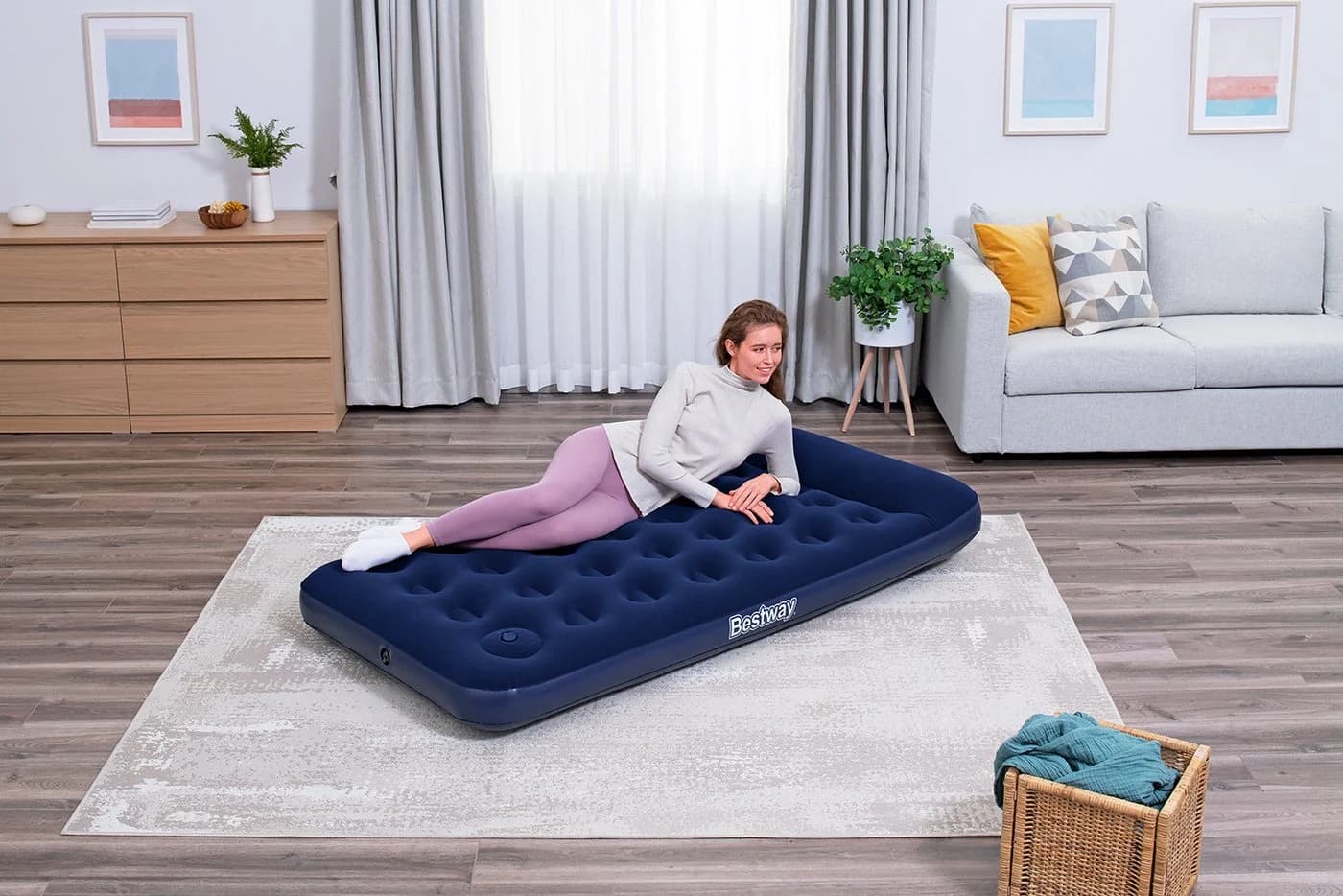 Bestway Single-Luftbett mit integrierter Fußpumpe