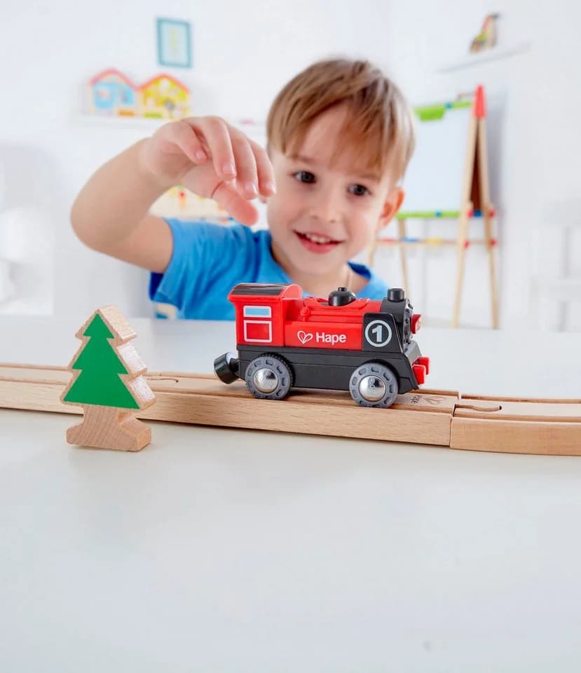 Hape Spielzeugeisenbahn-Lokomotive Nr. 1 Batteriebetrieben mit Licht und Sound - Bild 5