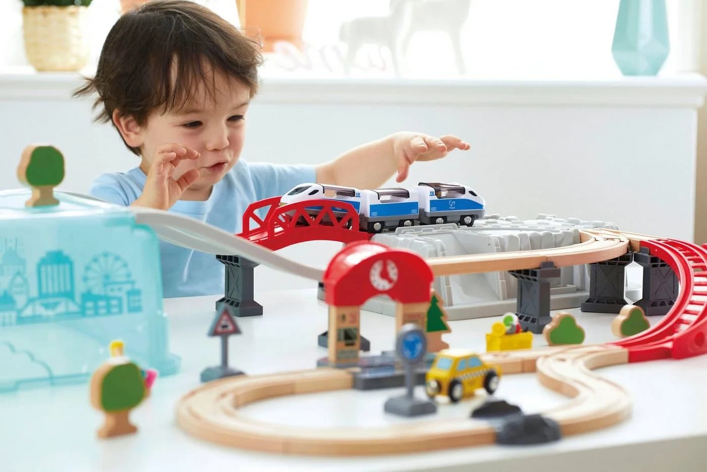 HAPE Spielzeug-Eisenbahn Stadtbahn Bunt mit Schienen und Zubehör - Bild 4