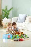 HAPE Spielzeug-Eisenbahn Stadtbahn Bunt mit Schienen und Zubehör Bild 5