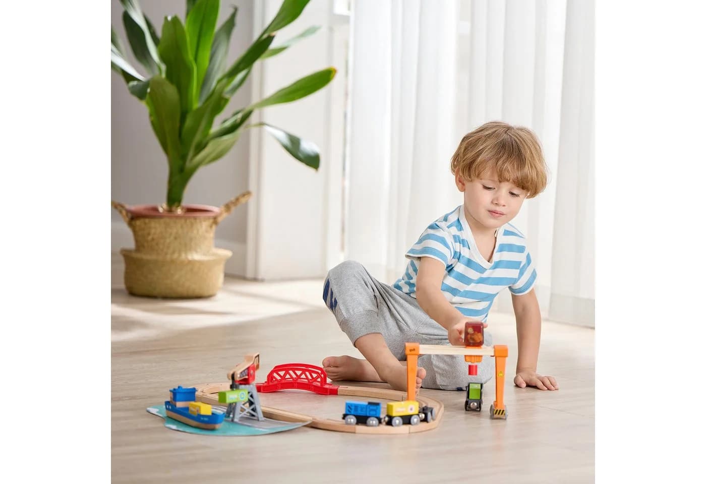 HAPE Spielzeug-Eisenbahn Abladen und Aufladen im Hafen Bunt - Bild 5