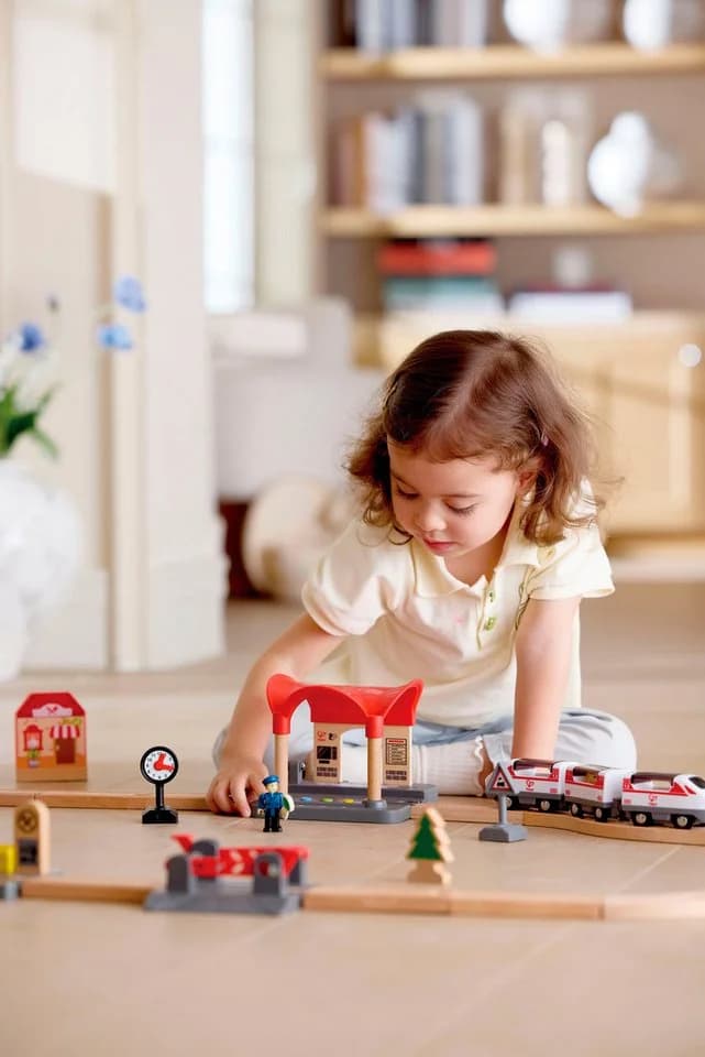 Hape Spielzeugeisenbahn-Gebäude Bahnhof mit Durchsagefunktion - Bild 4