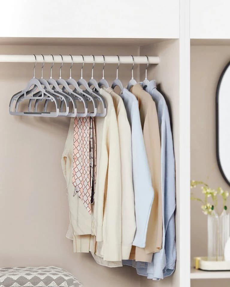 SONGMICS Kleiderbügel Kunststoff Grau 30/50er Set mit 360° Haken