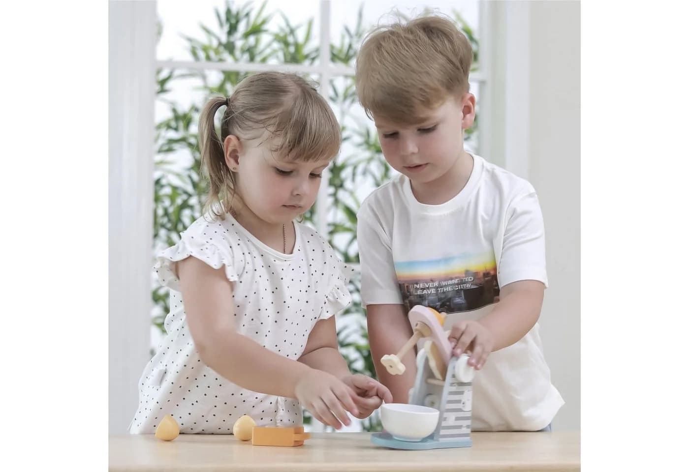 TikTakToo Kinder-Handmixer Mixer-Set Küchenmaschine Standmixer aus Holz - Bild 5
