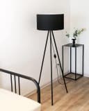 Tomons LED Stehlampe Dimmbar Schwarz Metall Dreibeinstativ Bild 1
