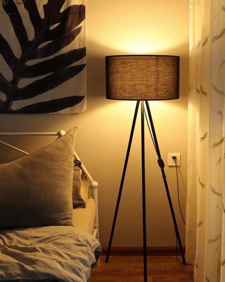 Tomons LED Stehlampe Dimmbar Schwarz Metall Dreibeinstativ - Bild 4