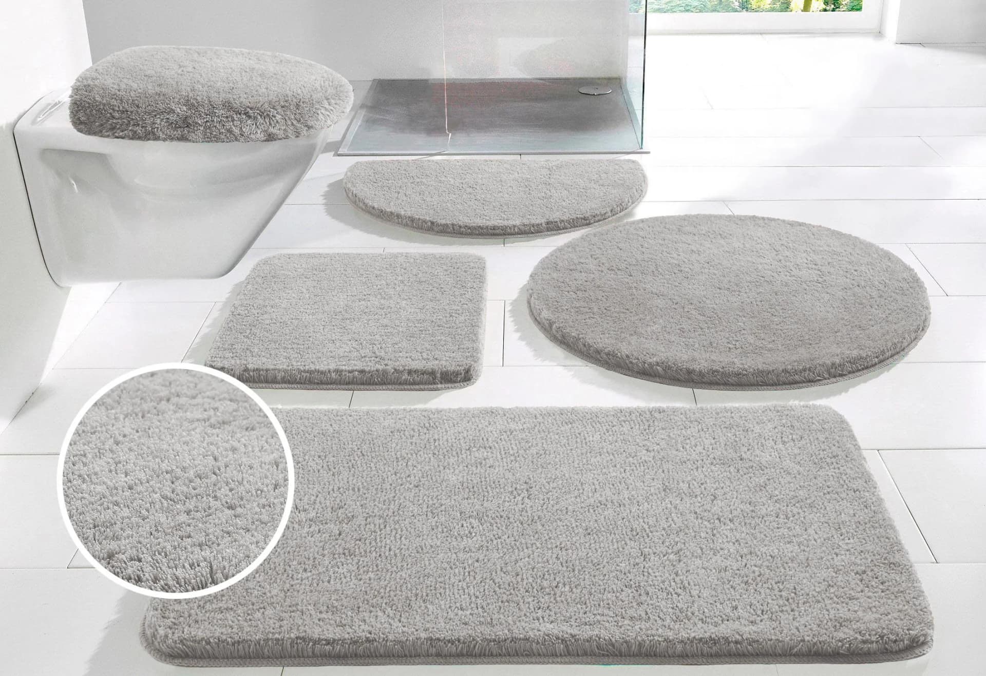 Badematte aus Kunstfaser in grau und hellgrau