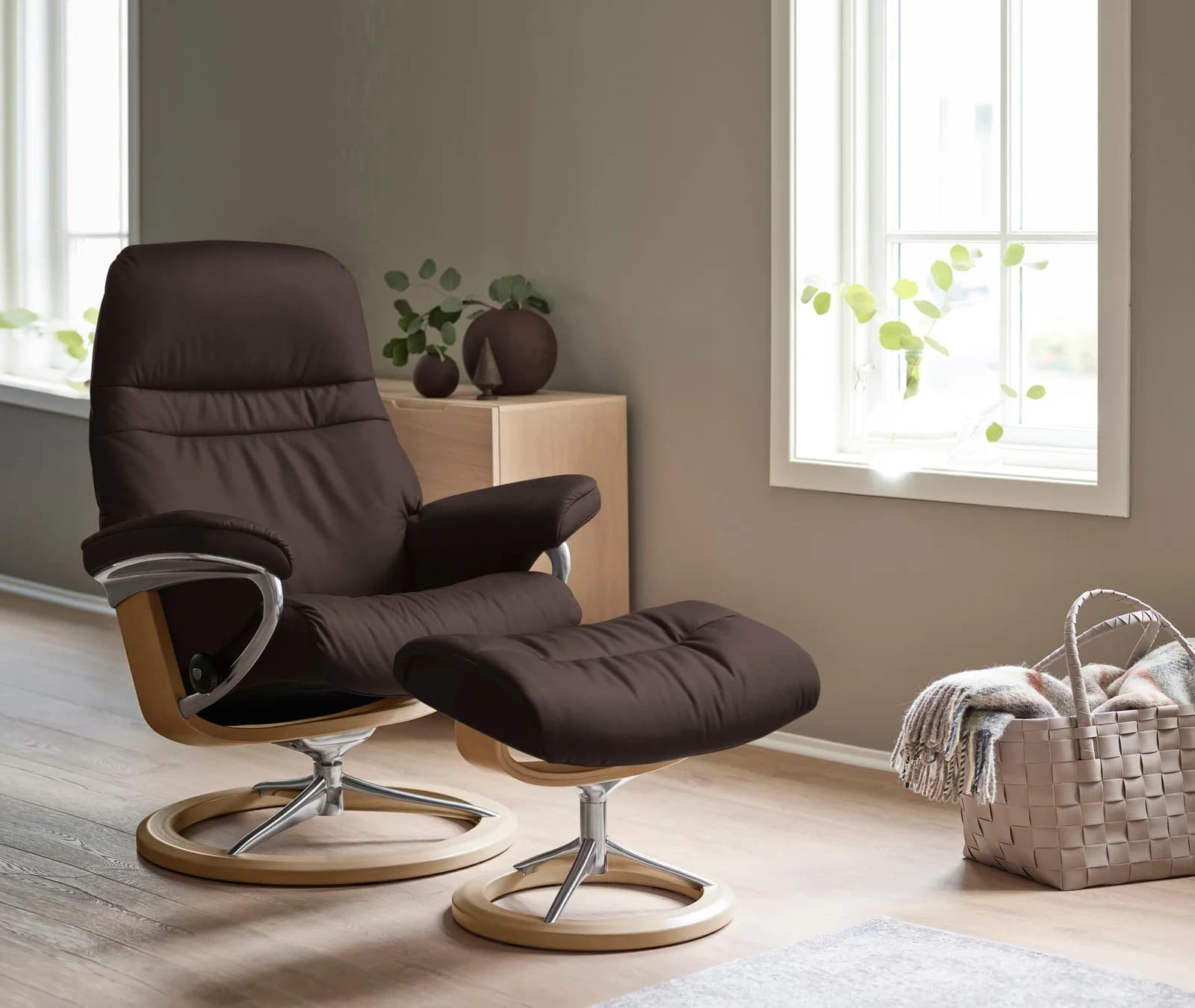 STRESSLESS Relaxsessel Sunrise Chocolate Paloma mit Signature Base & Hocker