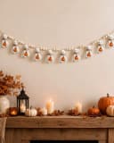 Sorvyzxn Halloween Girlande Weiß Filzgeister mit Holzperlen Bild 2