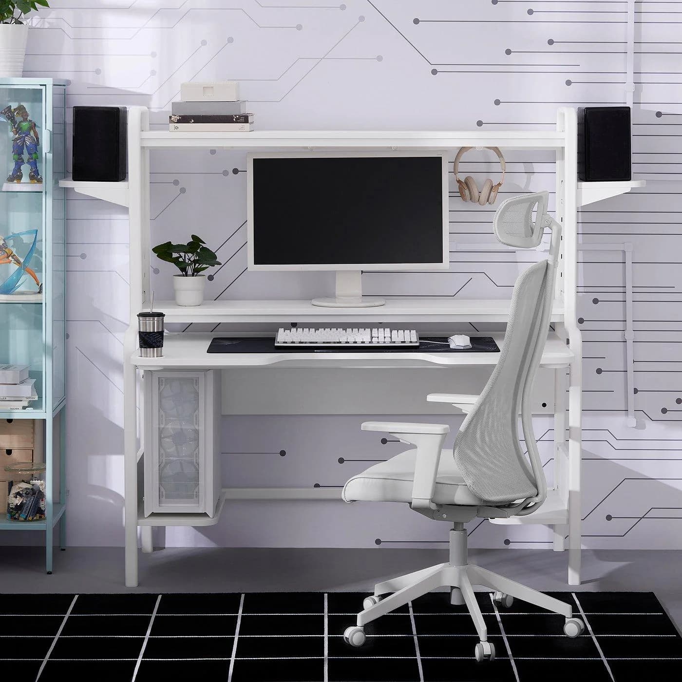 IKEA FREDDE / MATCHSPEL Gamingschreibtisch und -stuhl Weiß/Hellgrau
