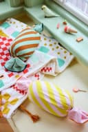 Kids Concept Dekokissen Bonbon-Kissen rosa Pippi Langstrumpf Bild 1