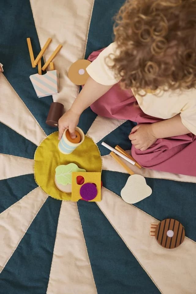 Kids Concept Hamburger-Spielset aus Holz mit Filz-Zutaten - Bild 3