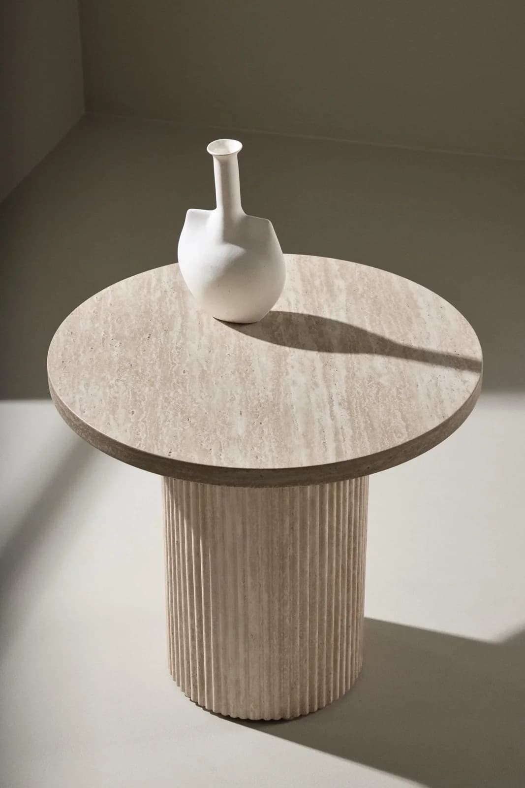 VENTURE HOME Härön Couchtisch Rund Beige Travertinoptik